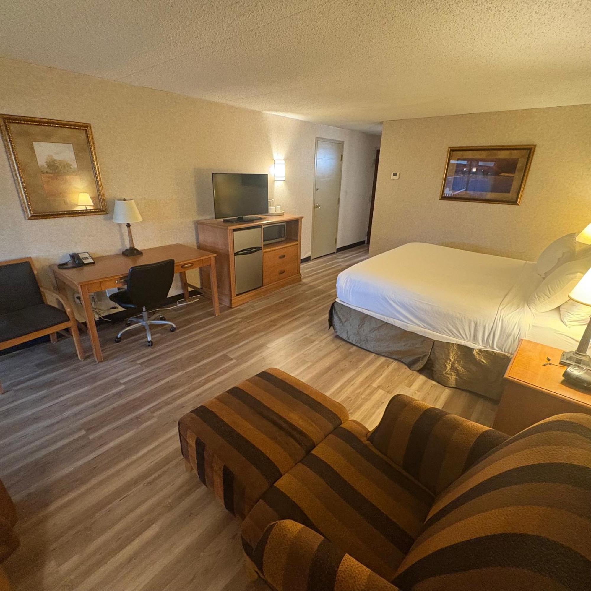 Bismarck Hotel And Conference Center ภายนอก รูปภาพ