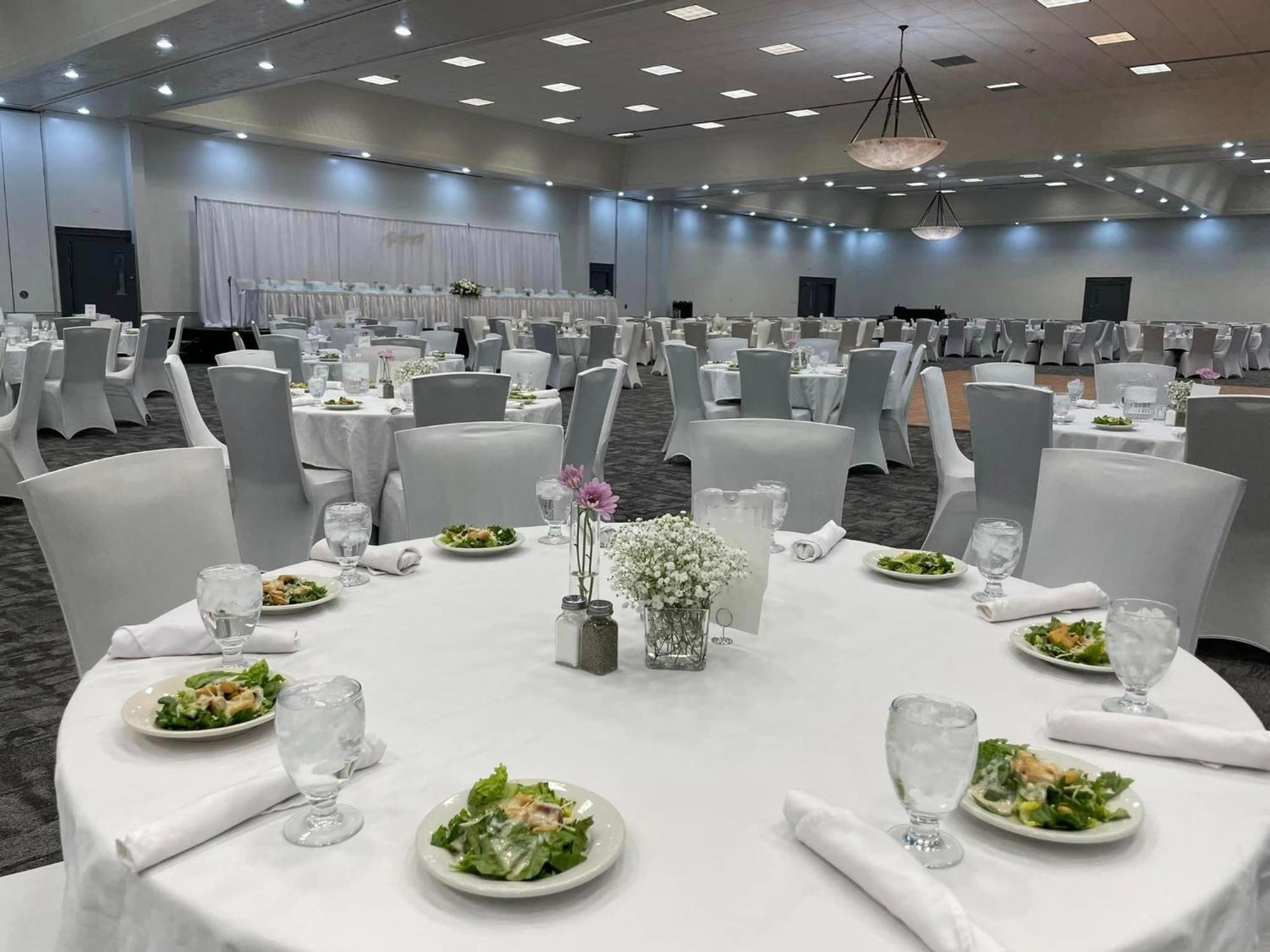 Bismarck Hotel And Conference Center ภายนอก รูปภาพ