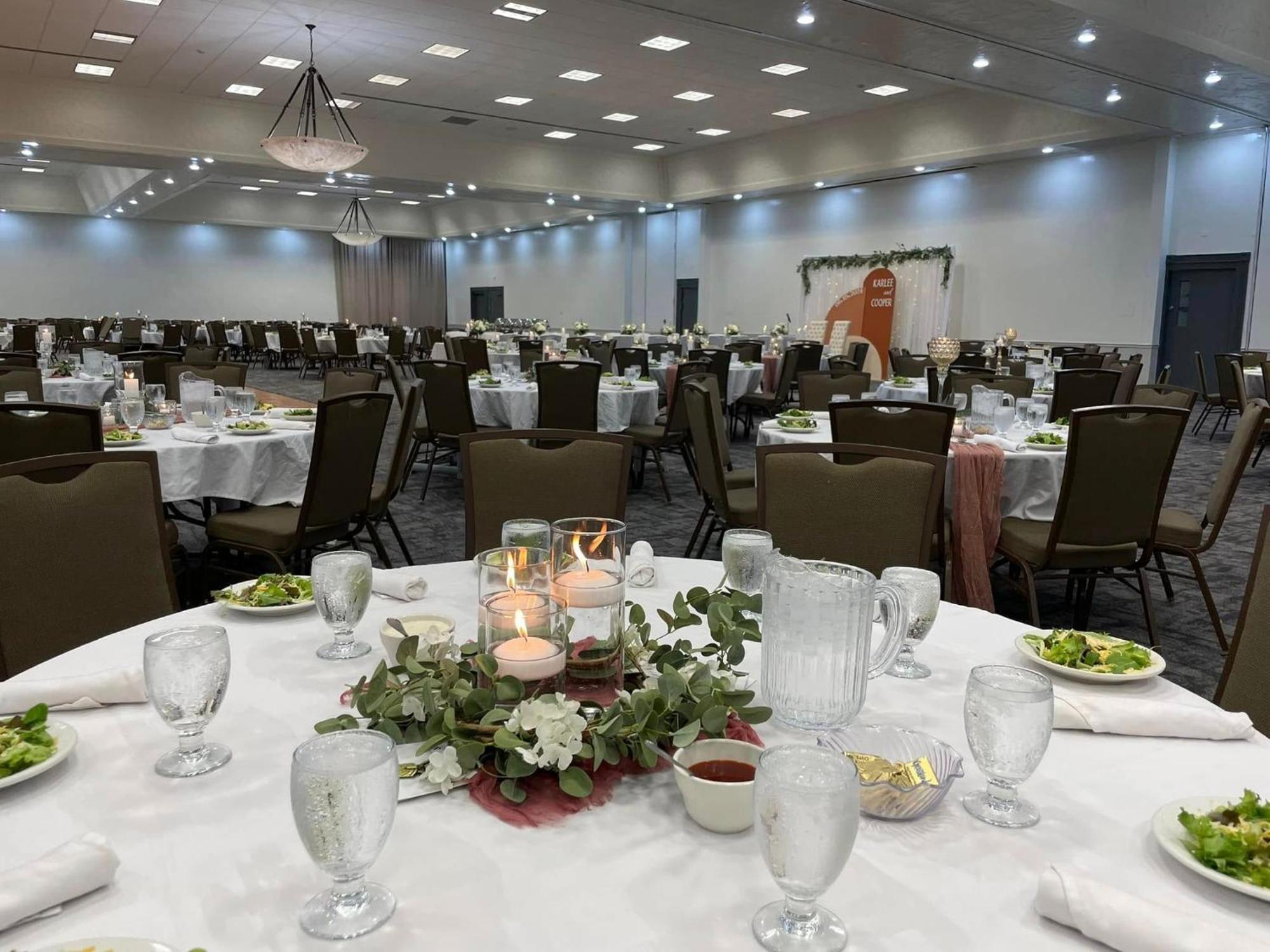Bismarck Hotel And Conference Center ภายนอก รูปภาพ