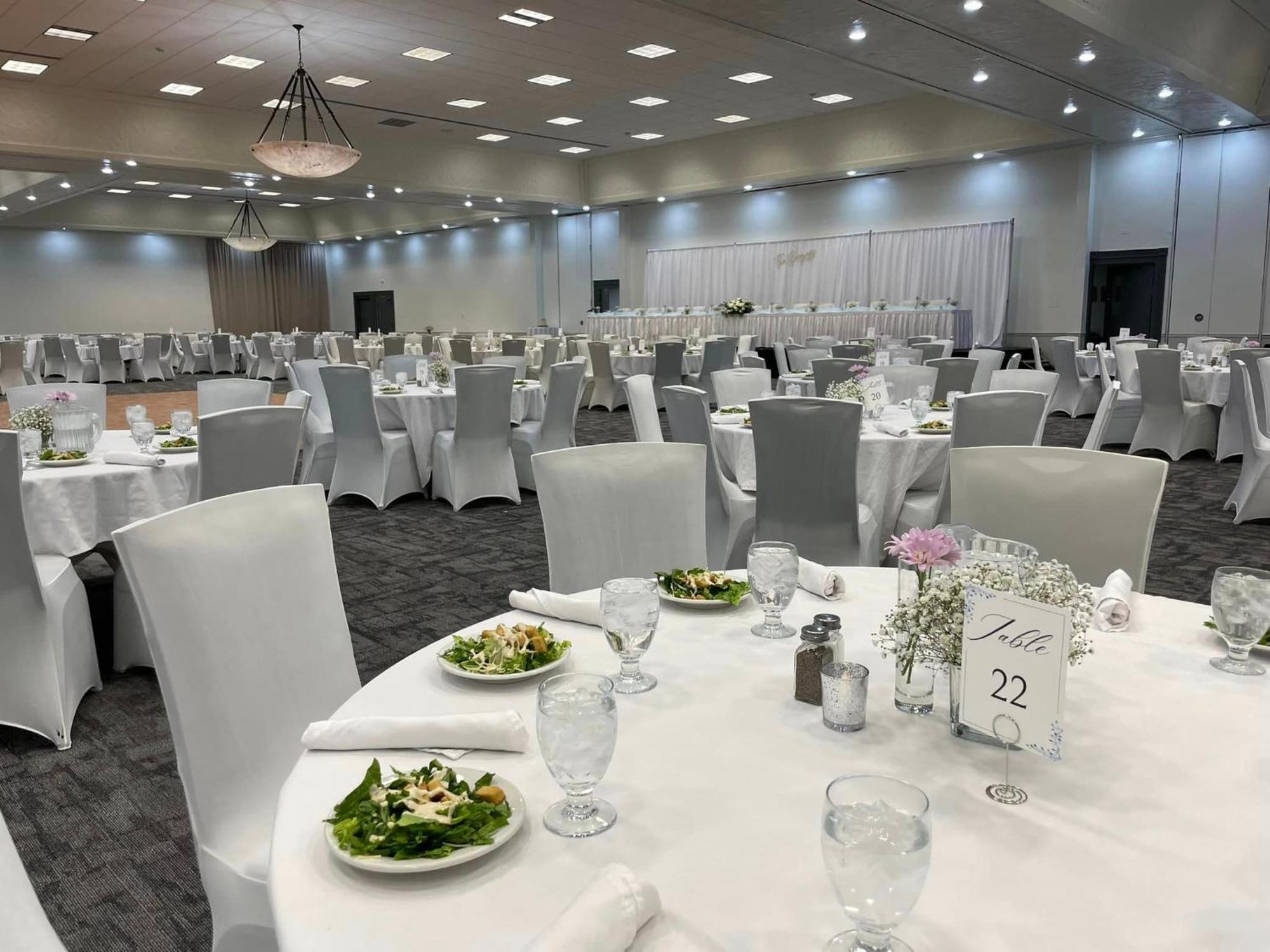 Bismarck Hotel And Conference Center ภายนอก รูปภาพ