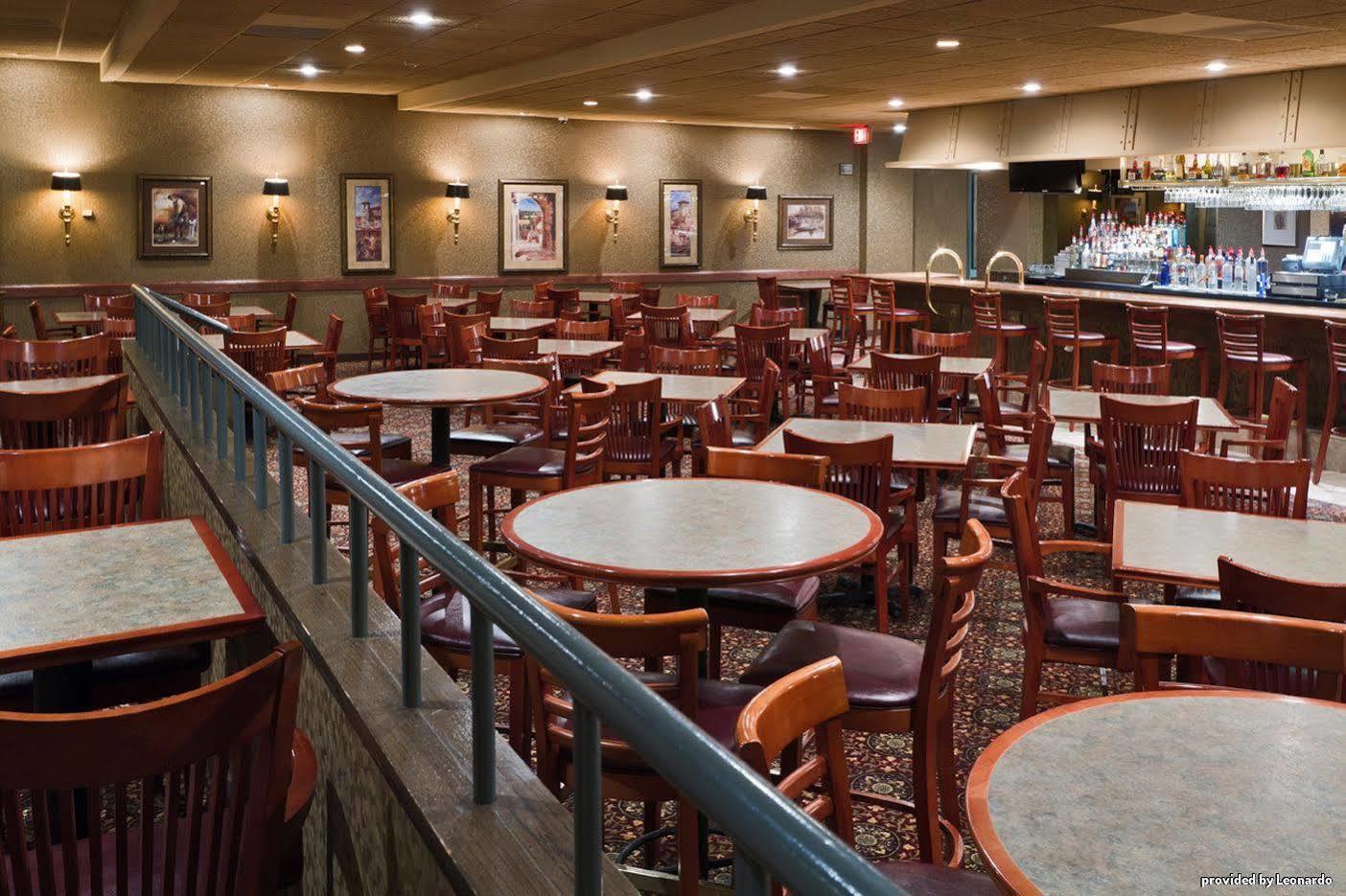 Bismarck Hotel And Conference Center ร้านอาหาร รูปภาพ