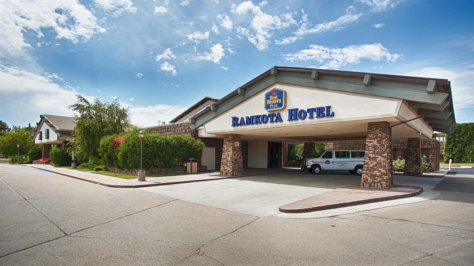 Bismarck Hotel And Conference Center ภายนอก รูปภาพ